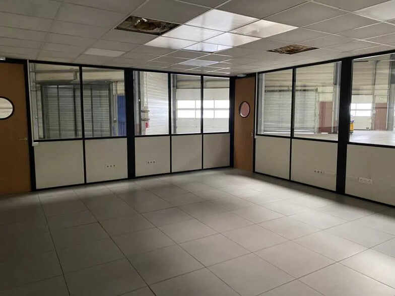 Bureau dans Corbas à louer - Photo de l’immeuble – Image 2 sur 7