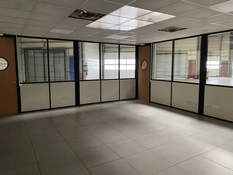 Bureau dans Corbas à louer - Photo intérieure – Image 2 sur 7