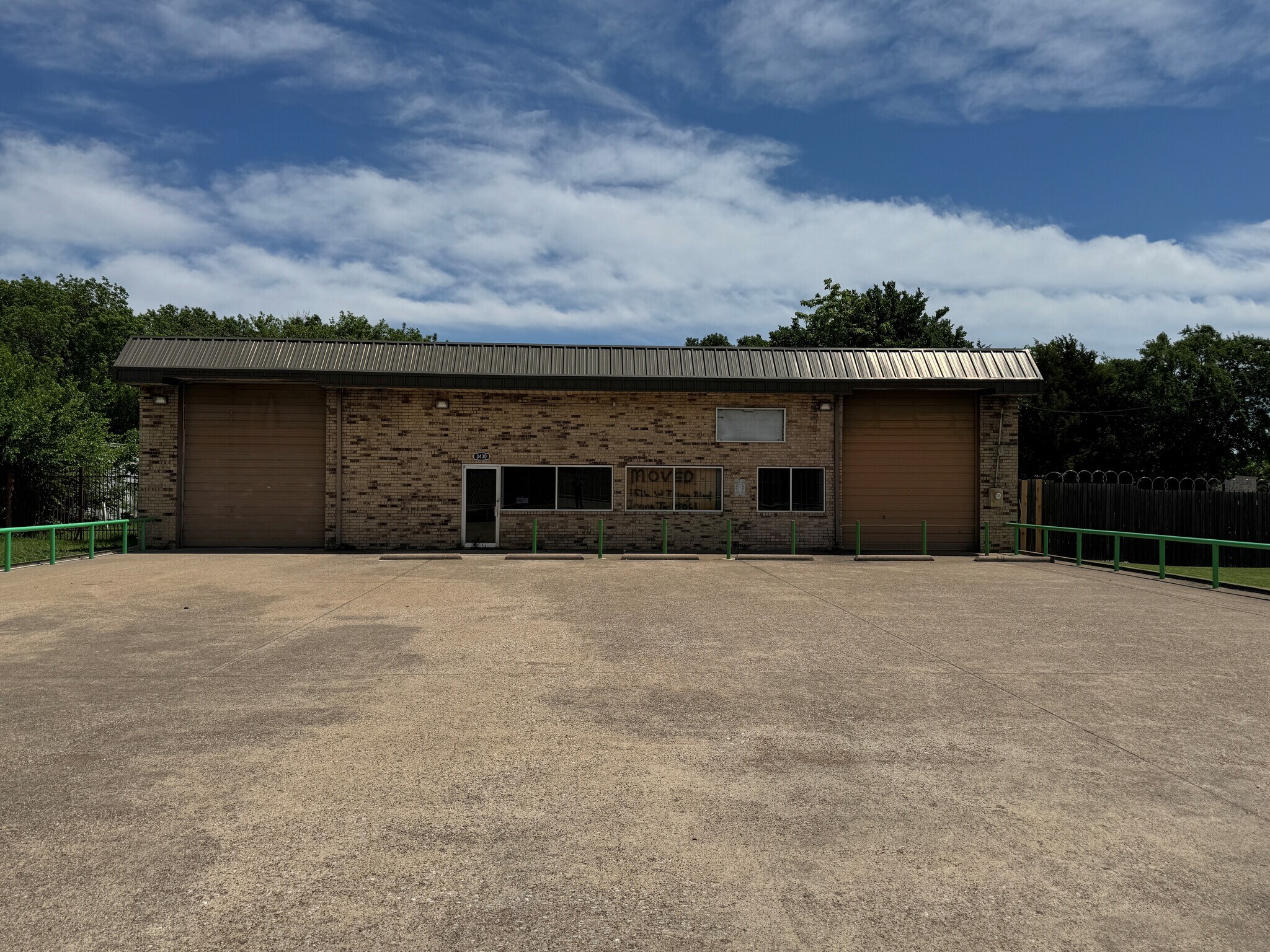3430 N Interstate 35 E, Lancaster, TX à louer Photo de l’immeuble– Image 1 sur 4