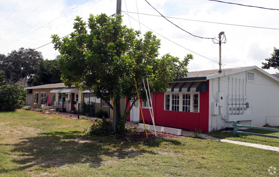 562 Indian Rocks Rd, Largo, FL à vendre - Photo de l’immeuble – Image 2 sur 4