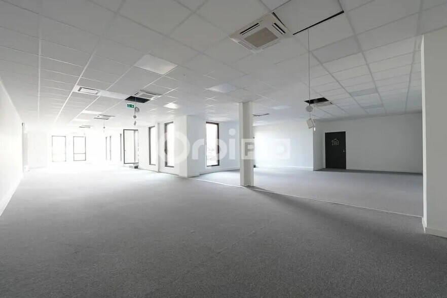 Bureau dans Dardilly à louer - Photo de l’immeuble – Image 3 sur 12