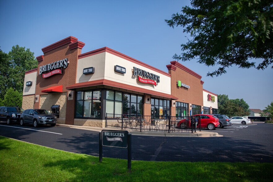 12525 NE Ulysses St, Blaine, MN à vendre - Photo de l’immeuble – Image 3 sur 13