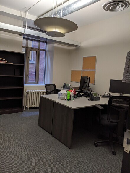 372 Bay St, Toronto, ON à louer - Photo intérieure – Image 3 sur 10