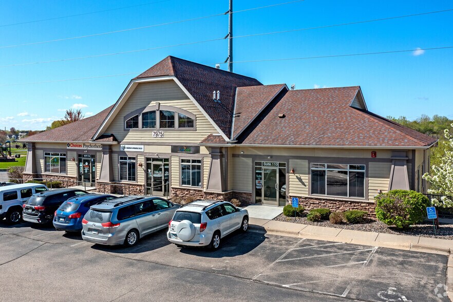 7975 Stone Creek Dr, Chanhassen, MN à vendre - Photo de l’immeuble – Image 2 sur 27
