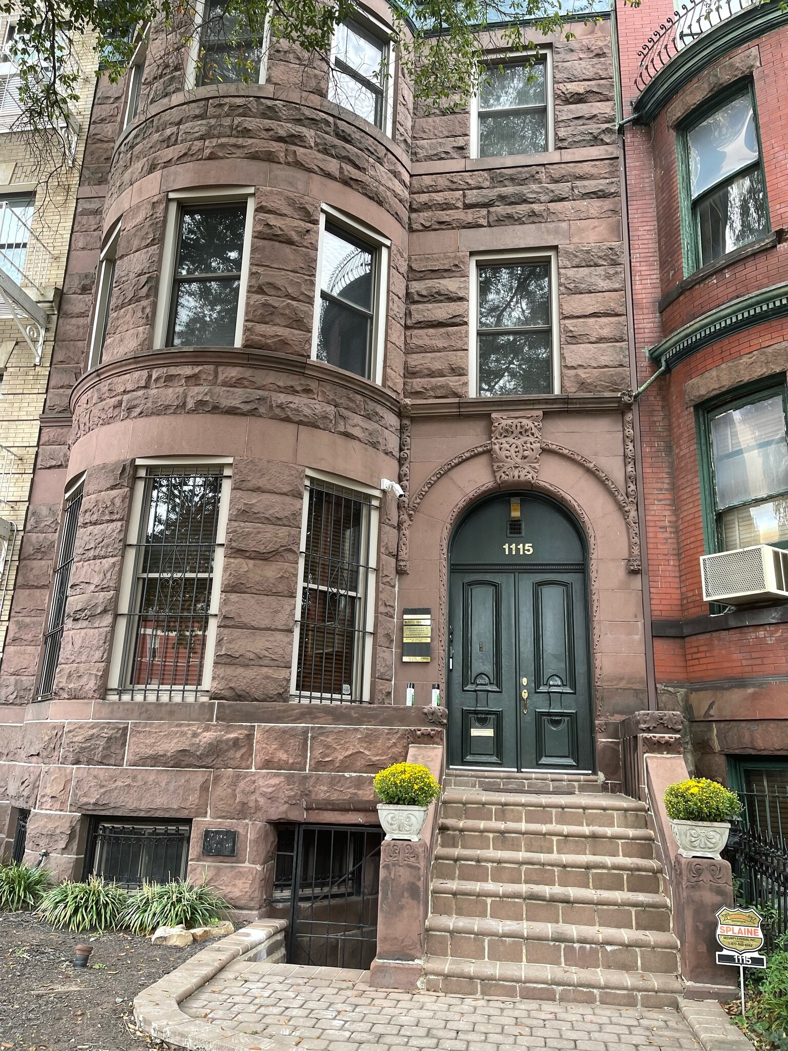1115 Massachusetts Ave NW, Washington, DC à louer Photo de l’immeuble– Image 1 sur 8
