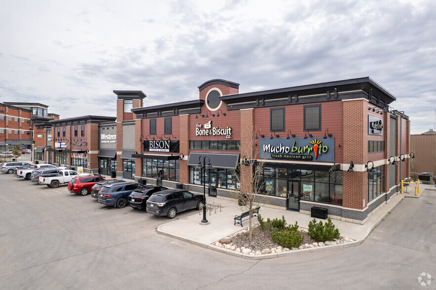 65 Bow St, Cochrane, AB à louer - Photo principale – Image 2 sur 3