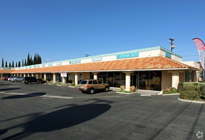 1700 N Tustin St, Orange, CA à louer - Photo de l’immeuble – Image 3 sur 9