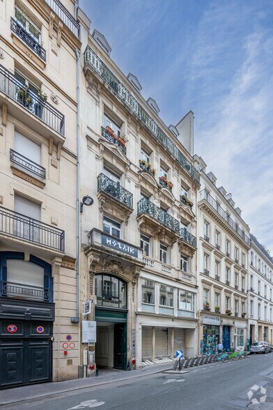 9 Rue Bleue, Paris à louer - Photo de l’immeuble – Image 2 sur 11