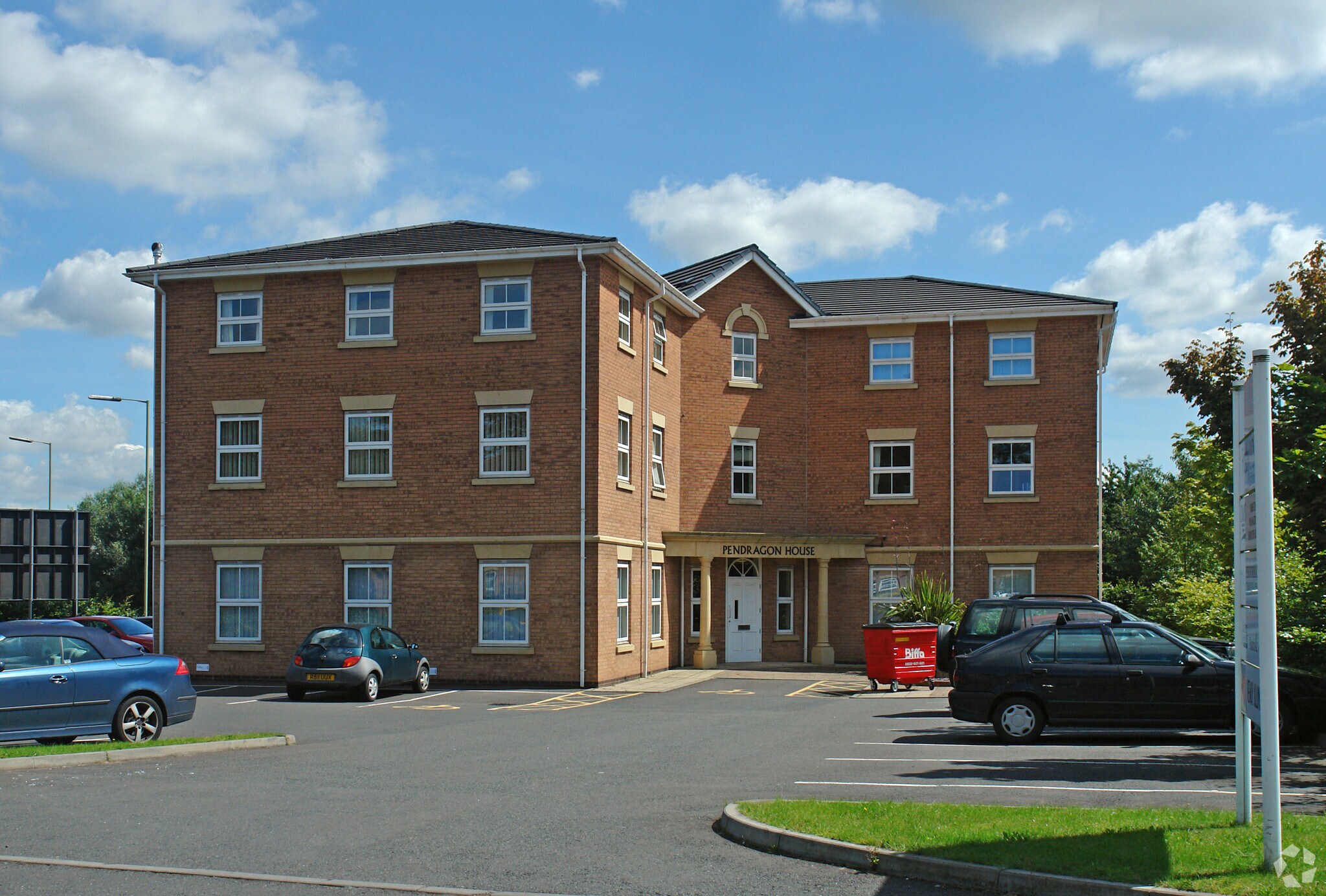 Eastern Way, Cannock à louer Photo principale– Image 1 sur 4