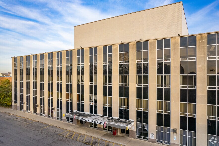 1900 N Austin Ave, Chicago, IL à louer - Photo de l’immeuble – Image 3 sur 22