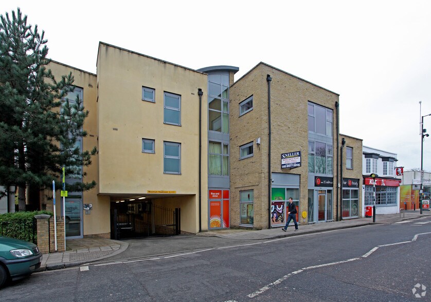 82-84 High St, Hampton à vendre - Photo principale – Image 1 sur 3