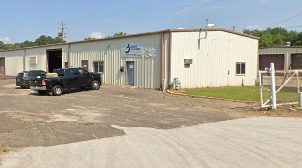 517 Delia Dr, Longview, TX à louer - Photo de l’immeuble – Image 2 sur 2
