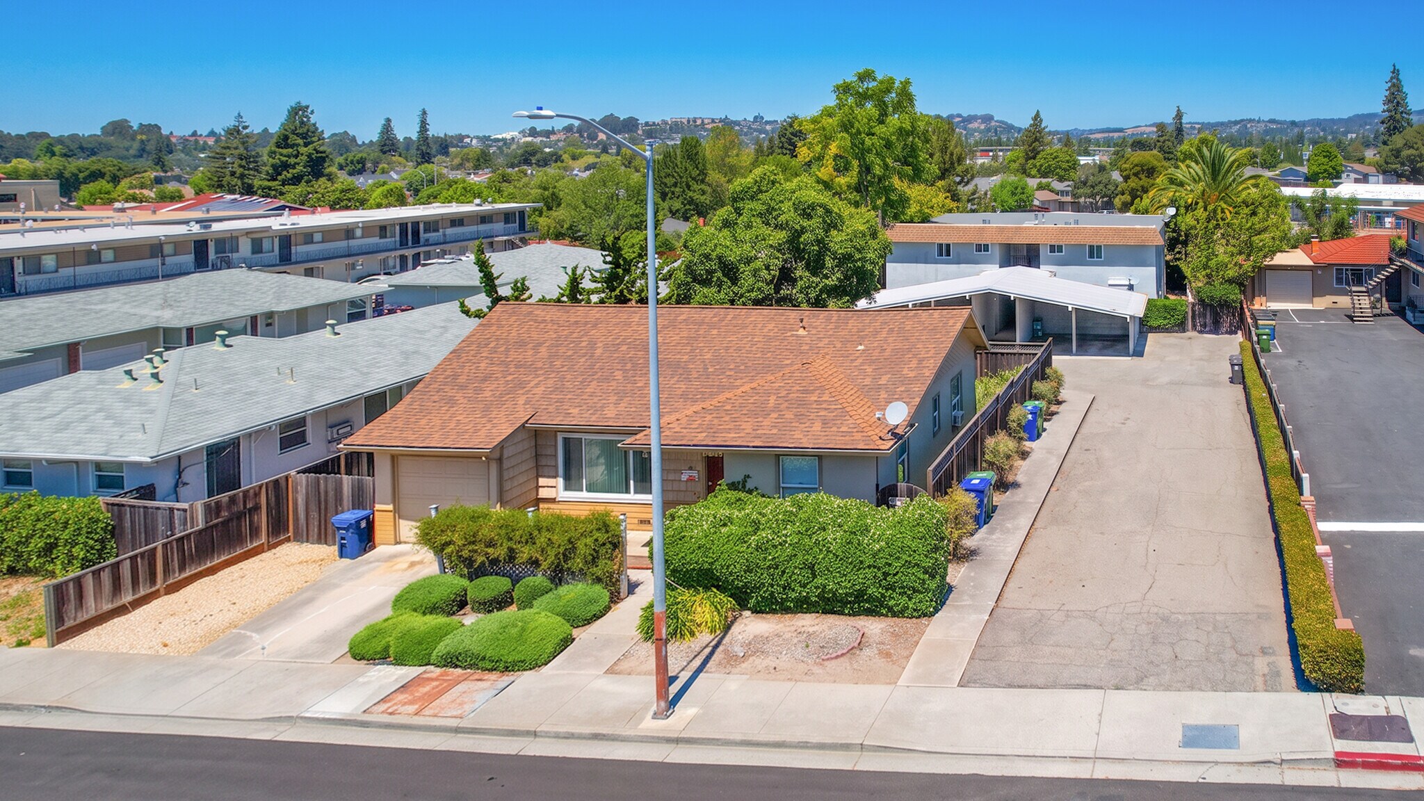 2536 Grove Way, Castro Valley, CA à vendre Photo de l’immeuble– Image 1 sur 27