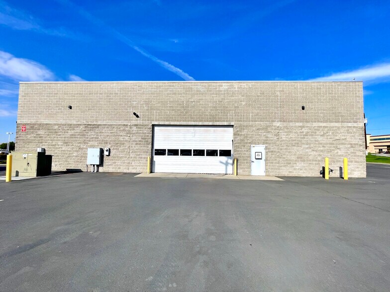 1702 E Yakima Ave, Yakima, WA à louer - Photo de l’immeuble – Image 2 sur 12