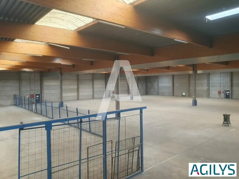 Industriel/Logistique dans Saint-Thibault-des-Vignes à louer - Photo de l’immeuble – Image 1 sur 9