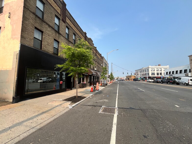 200-212 Sunrise Hwy, Rockville Centre, NY à louer - Photo de l’immeuble – Image 3 sur 3