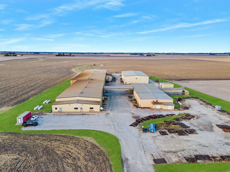 5704 E 1700 North Rd, Danvers, IL à louer - Photo de l’immeuble – Image 1 sur 22