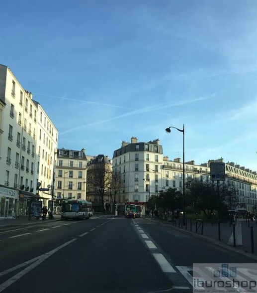 Local commercial dans Paris à louer - Photo de l’immeuble – Image 2 sur 2