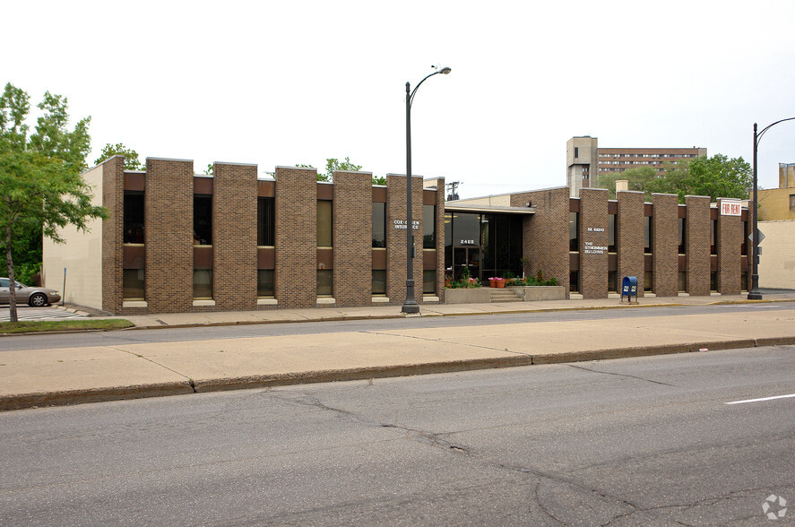 2469 W University Ave, Saint Paul, MN à vendre - Photo principale – Image 1 sur 17