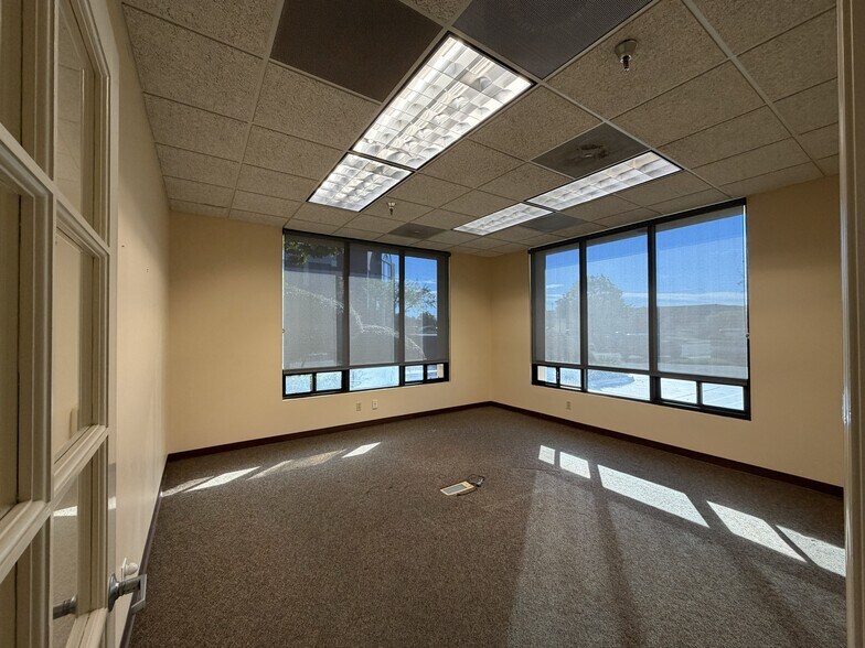 2401 Professional Pky, Santa Maria, CA à louer - Photo de l’immeuble – Image 3 sur 3