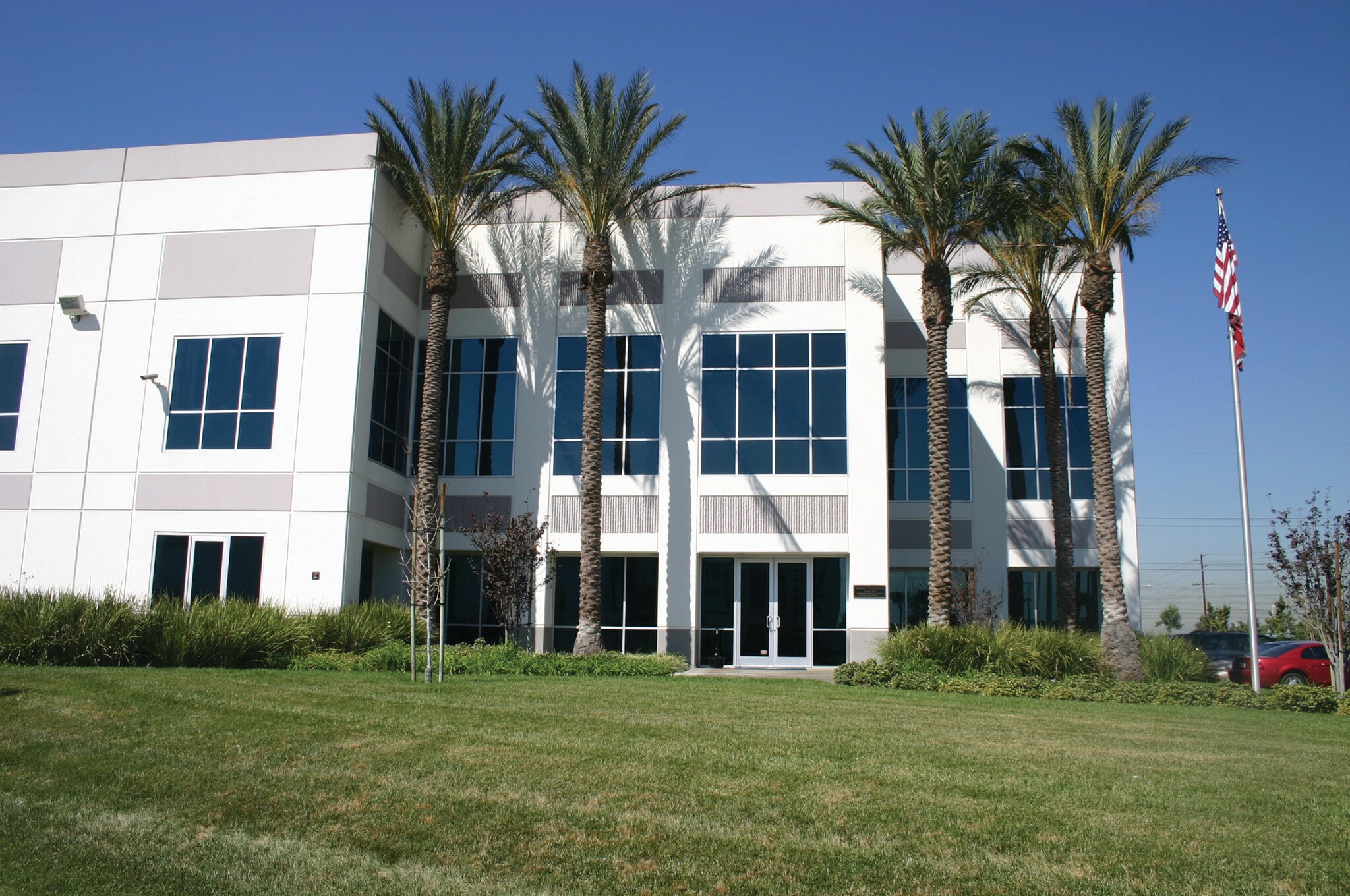 13055 Valley Blvd, Fontana, CA à louer Photo de l’immeuble– Image 1 sur 2