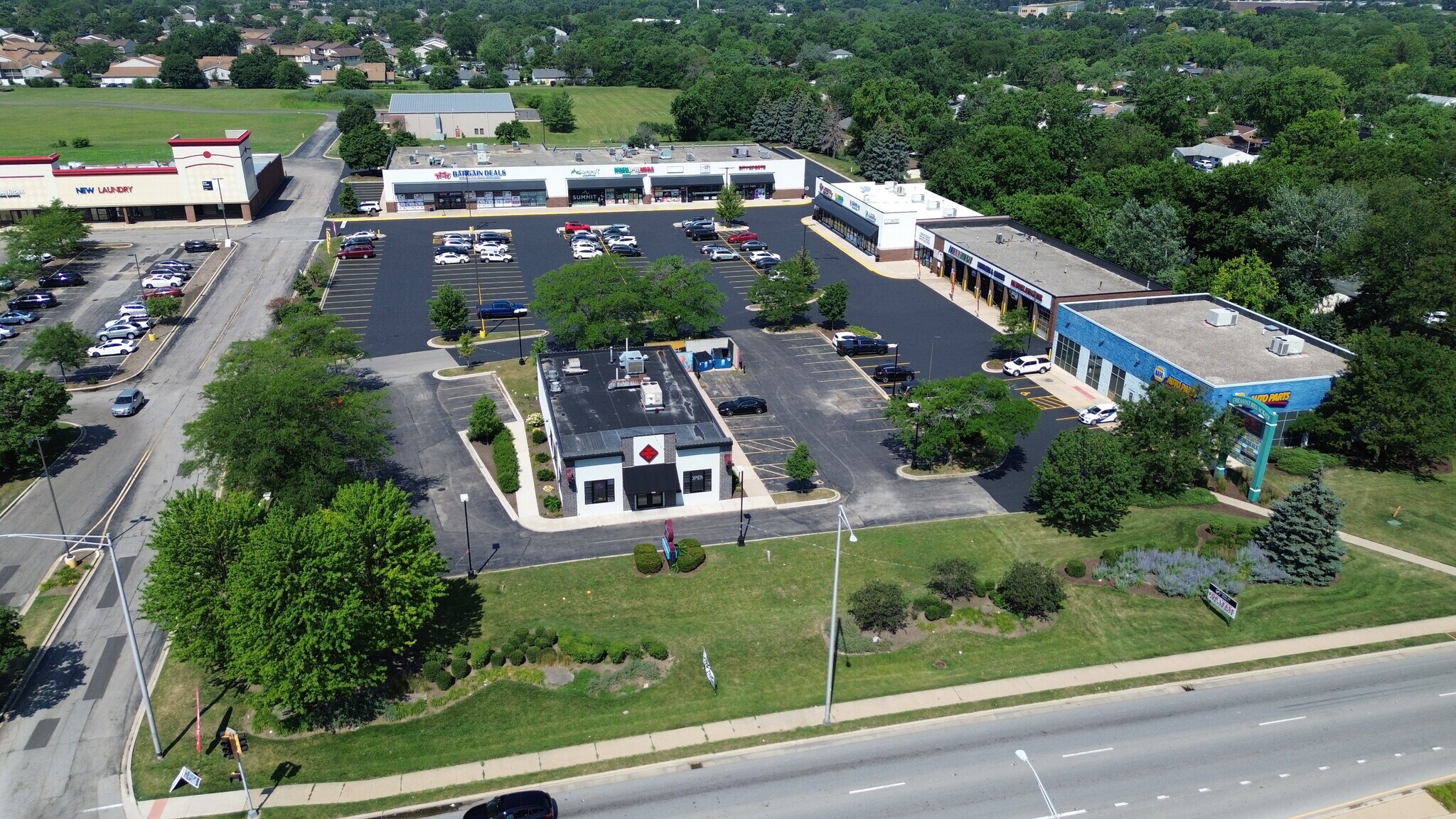 213-239 S Bolingbrook Dr, Bolingbrook, IL à louer Photo principale– Image 1 sur 6