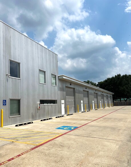 32403 Tamina Rd, Magnolia, TX à louer - Photo de l’immeuble – Image 3 sur 28