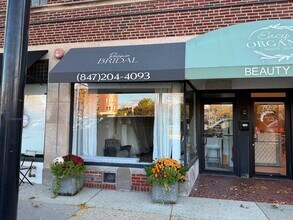 723-733 Saint Johns Ave, Highland Park, IL à louer Photo intérieure– Image 1 sur 4