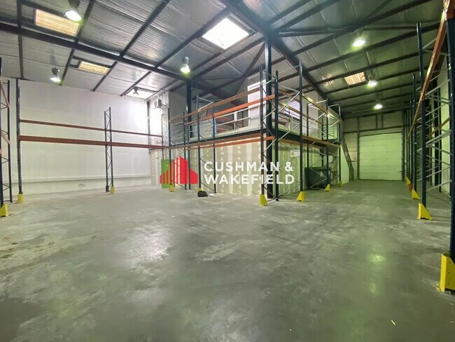 Plus de détails pour Bureau, Local d'activités à louer