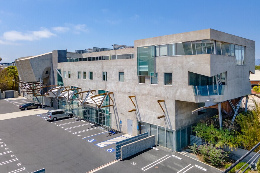 3535 Hayden Ave, Culver City, CA à louer - Photo de l’immeuble – Image 2 sur 6