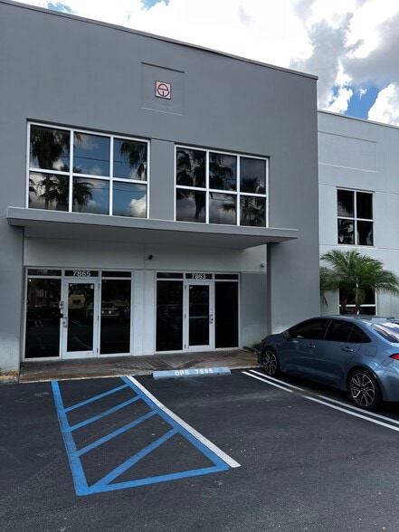 7851-7863 NW 46th St, Doral, FL à louer - Photo principale – Image 1 sur 19