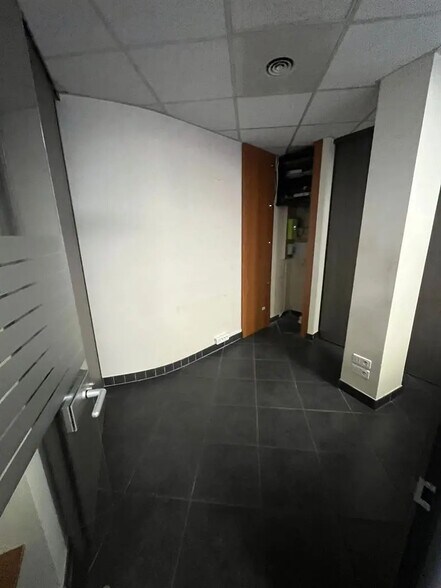 Local commercial dans Paris à louer - Photo de l’immeuble – Image 2 sur 10