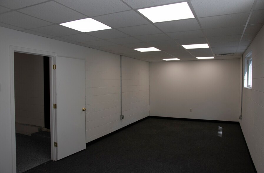 41 Elm St, Stoneham, MA à louer - Photo de l’immeuble – Image 3 sur 19