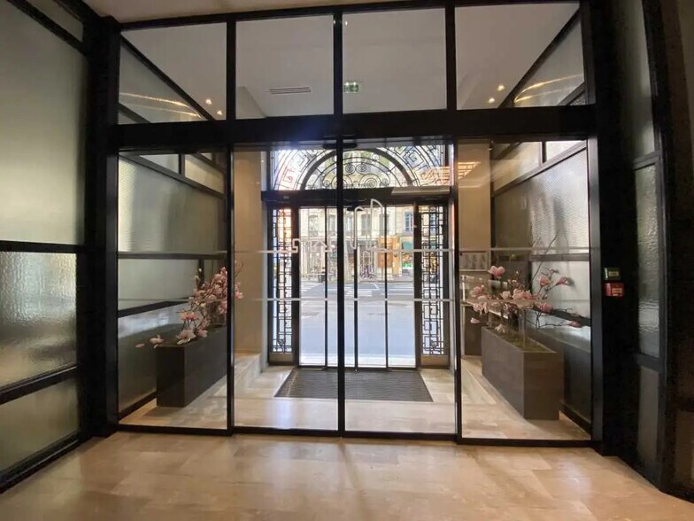 Bureau dans Lyon à louer - Hall d’entrée – Image 3 sur 22