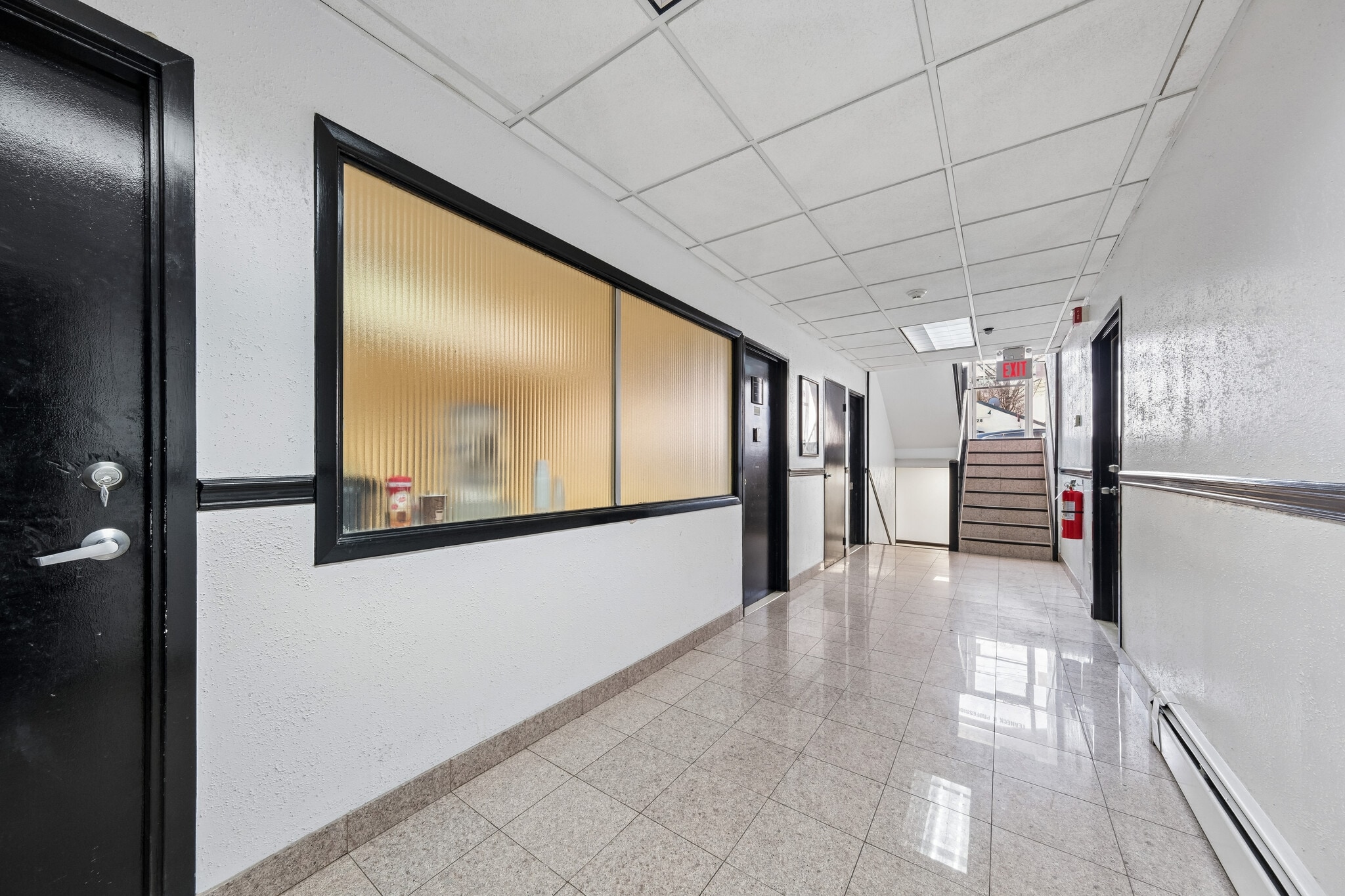 175 Cedar Ln, Teaneck, NJ à louer Photo principale– Image 1 sur 34