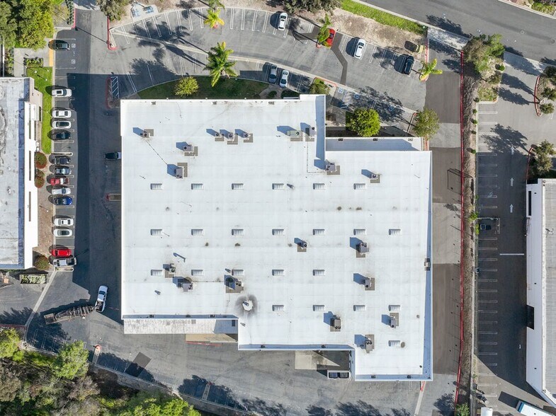 2465 Ash St, Vista, CA à vendre - Photo de l’immeuble – Image 3 sur 10