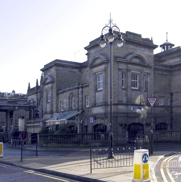 Crescent Rd, Harrogate à louer - Photo de l’immeuble – Image 2 sur 18