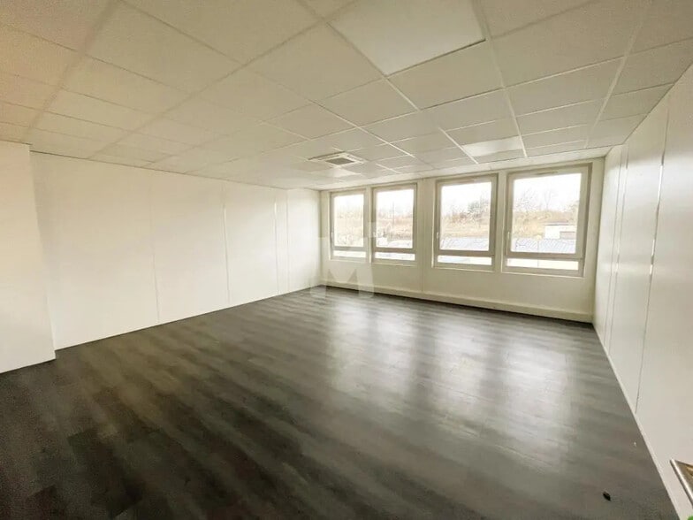 Bureau dans Ris-Orangis à louer - Photo intérieure – Image 3 sur 16