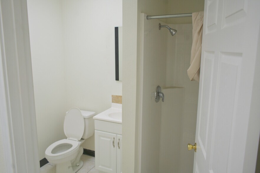 11200-B Cox Rd, Conroe, TX à louer - Photo de l’immeuble – Image 2 sur 7