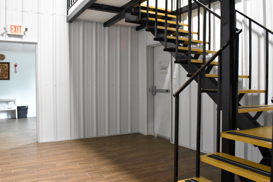 703 Buschong St, Houston, TX à louer - Photo intérieure – Image 2 sur 64