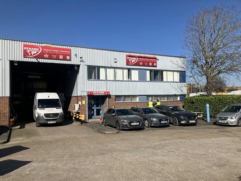 Blackthorne Rd, Slough à louer - Photo de l’immeuble – Image 3 sur 4