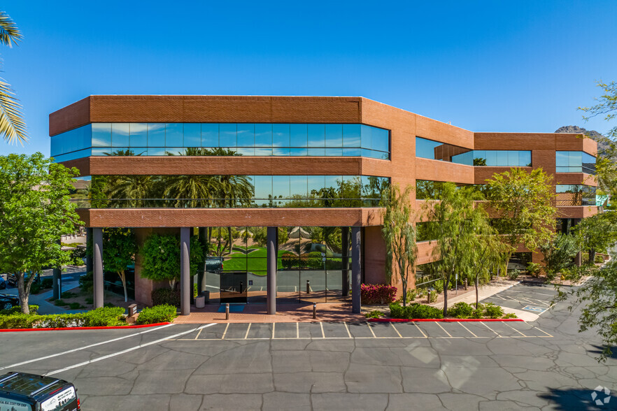 7250 N 16th St, Phoenix, AZ à louer - Photo de l’immeuble – Image 3 sur 23