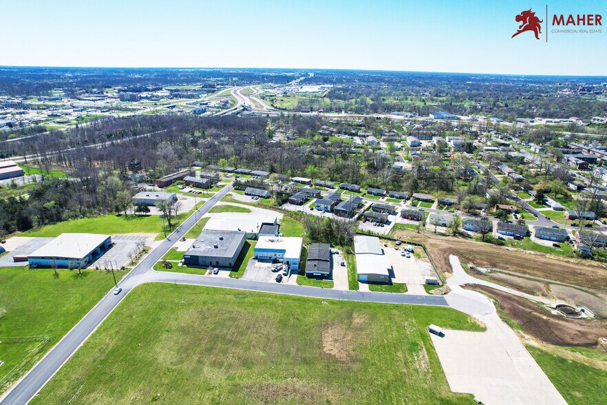 2610 Calvert Dr, Columbia, MO à vendre - Photo de l’immeuble – Image 3 sur 21