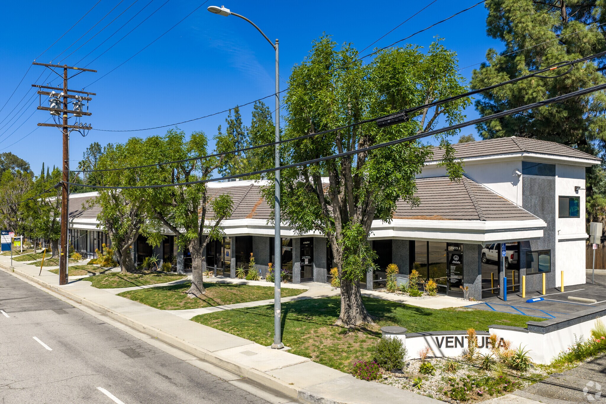 23291 Ventura Blvd, Woodland Hills, CA à louer Photo de l’immeuble– Image 1 sur 11