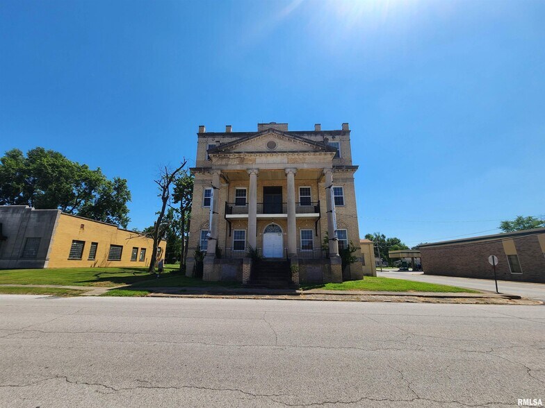 202 E Oak St, West Frankfort, IL à vendre - Photo de l’immeuble – Image 3 sur 3