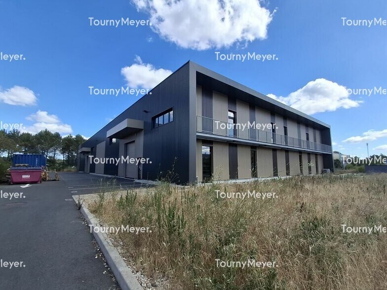Local d'activités dans Audenge à vendre - Photo de l’immeuble – Image 1 sur 12