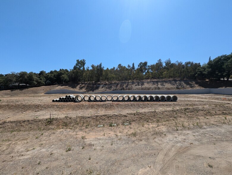 2715 S Mission Rd, Fallbrook, CA à vendre - Photo de l’immeuble – Image 1 sur 6