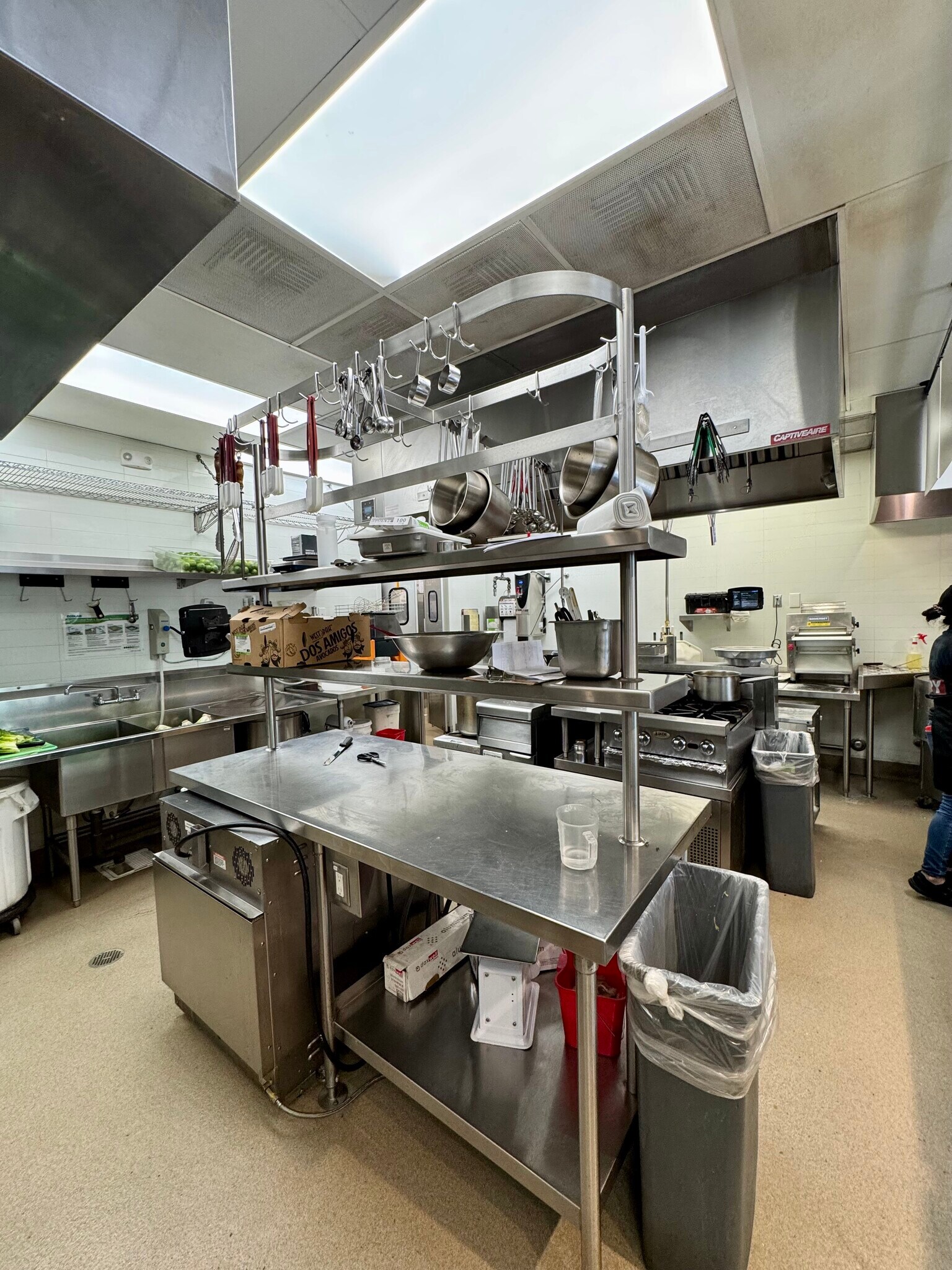 595 N Moorpark Rd, Thousand Oaks, CA à louer Photo principale– Image 1 sur 7