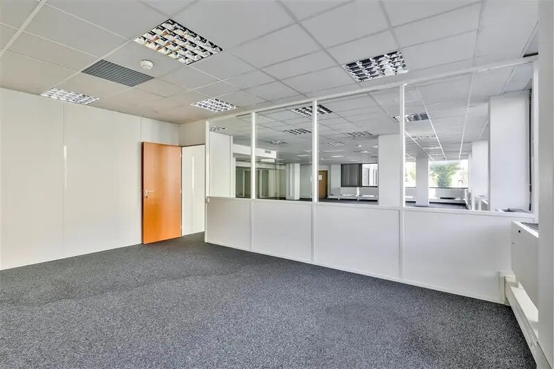 Bureau dans Saint-Cloud à vendre - Photo de l’immeuble – Image 3 sur 8