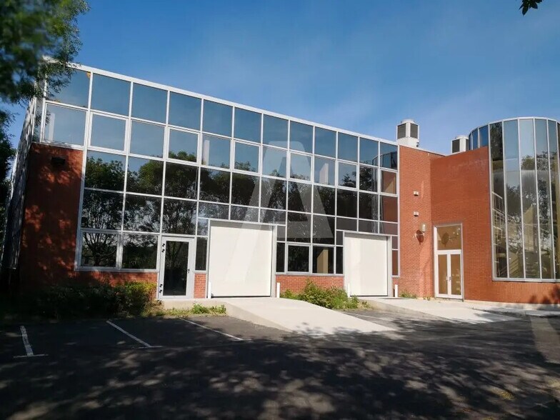 Local d’activités dans Les Ulis à louer - Photo de l’immeuble – Image 3 sur 7